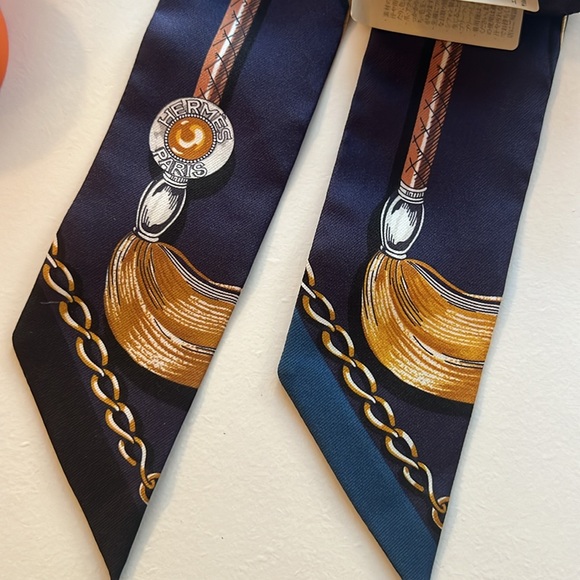 Hermes Twilly Navy and Gold Silk mini Scarf - Picture 5 of 7